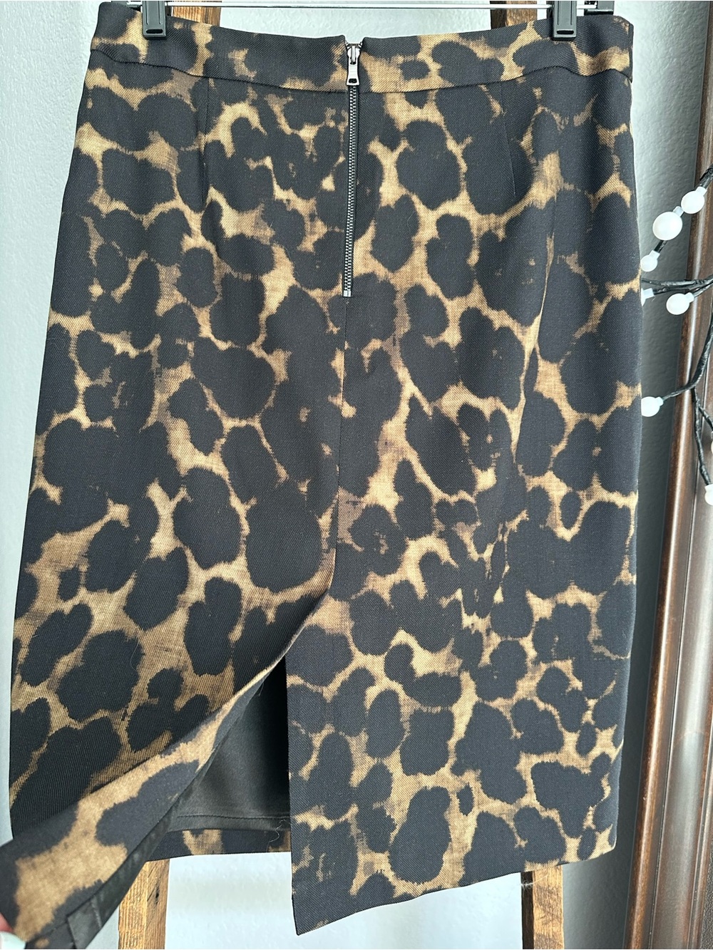 Elie Tahari Leopard-Print Pencil Skirt in Black and Brown, size 8 - Picture 3 of 15